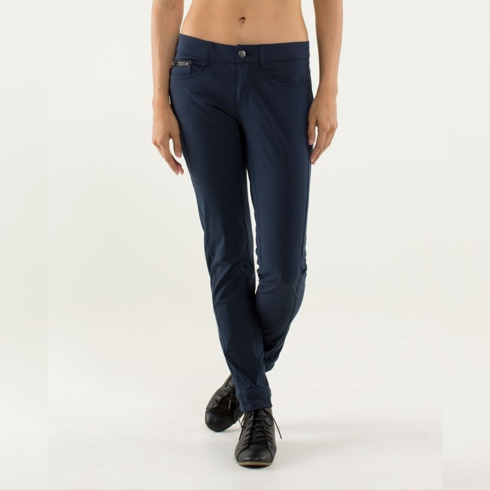 Lululemon Urbanite Pant, Inkwell, Size 6